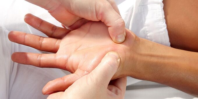 massage voor pijn in de gewrichten van de vingers